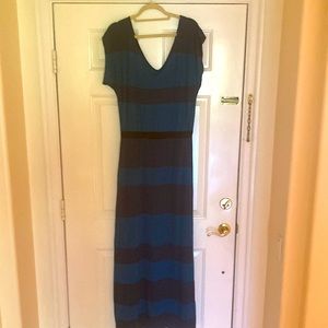 Long maxi v neck dress in M (but it’s oversized )